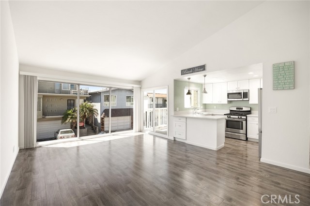 413 21st Street, Manhattan Beach CA: https://media.crmls.org/medias/334a1668-21d7-411f-8e37-76ccd2d27fd5.jpg
