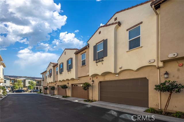 16022 Voyager Avenue, Chino CA: https://media.crmls.org/medias/334b0c0c-35d4-4726-8caf-e1fc1a77d3eb.jpg