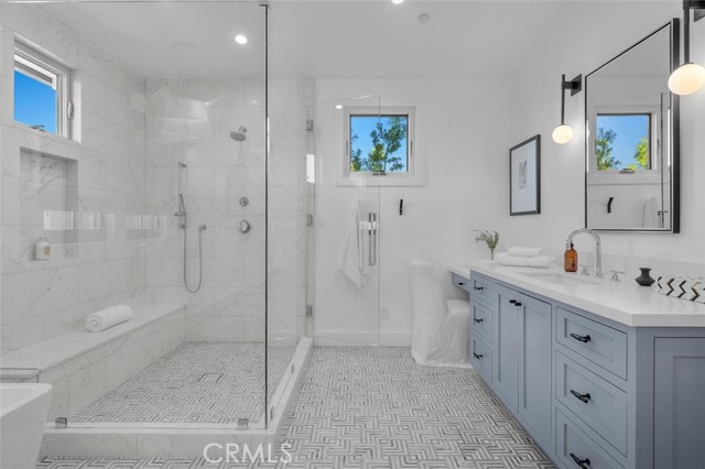 Detail Gallery Image 40 of 75 For 676 18th St, Manhattan Beach,  CA 90266 - 6 Beds | 6/2 Baths