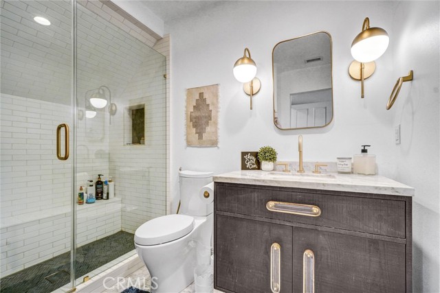 1 Deerwood W, Irvine CA: https://media.crmls.org/medias/334c9cce-427e-4496-9686-995e66318ba3.jpg