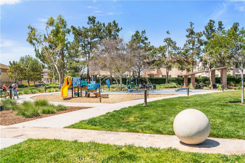 https://media.crmls.org/medias/334d2697-24a7-480d-b038-e59824eca977.jpg?preset=X-Large