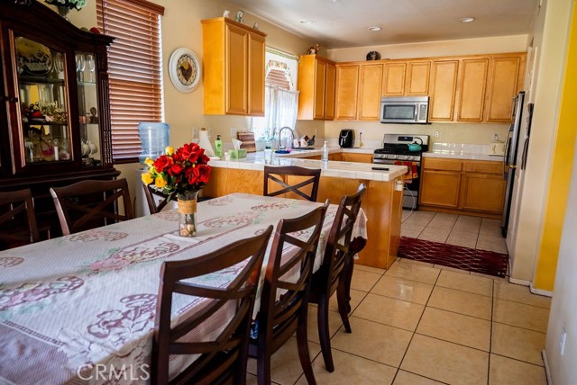 Detail Gallery Image 10 of 29 For 16988 Tack Ln, Moreno Valley,  CA 92555 - 4 Beds | 2/1 Baths