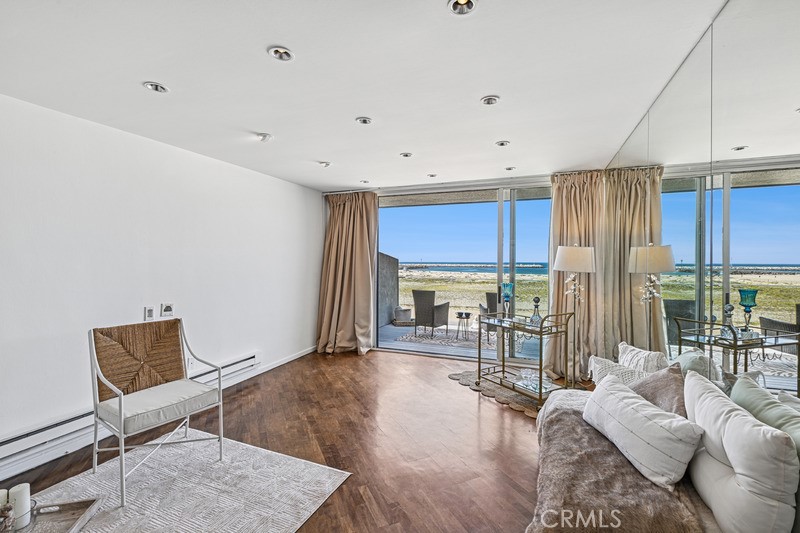 6 Voyage Street #204