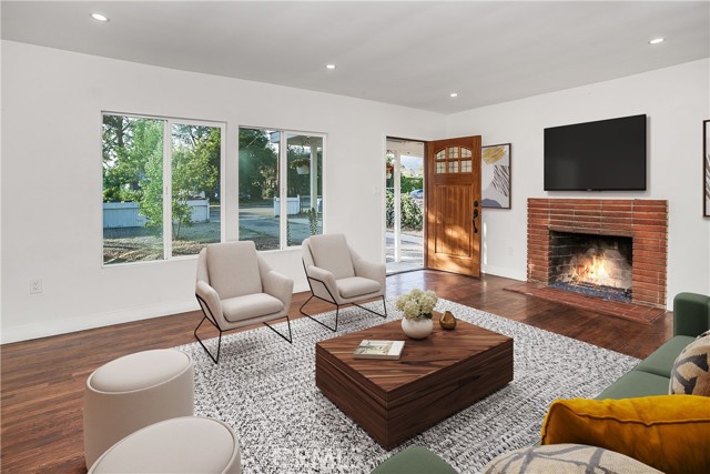 Detail Gallery Image 4 of 18 For 15334 Bledsoe St, Sylmar,  CA 91342 - 5 Beds | 2 Baths