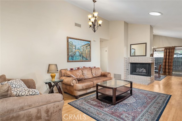 Detail Gallery Image 5 of 31 For 1400 Market St, Vista,  CA 92084 - 2 Beds | 2 Baths