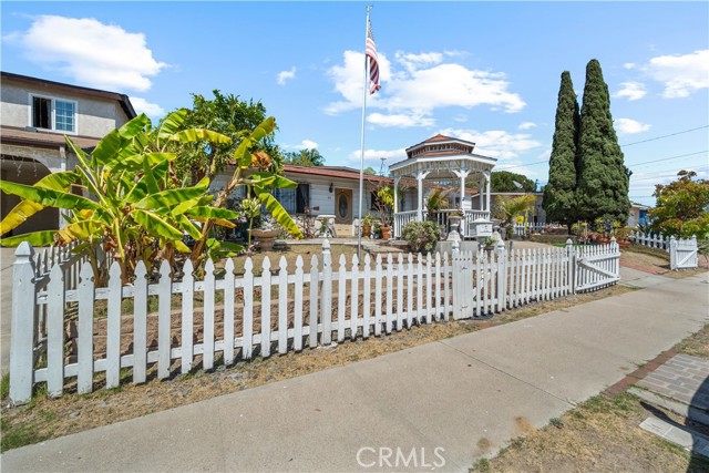 Detail Gallery Image 8 of 38 For 93 E Oxford St, Chula Vista,  CA 91911 - 5 Beds | 2 Baths