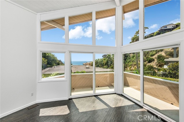 Detail Gallery Image 5 of 38 For 431 Nyes Pl, Laguna Beach,  CA 92651 - 4 Beds | 3/1 Baths