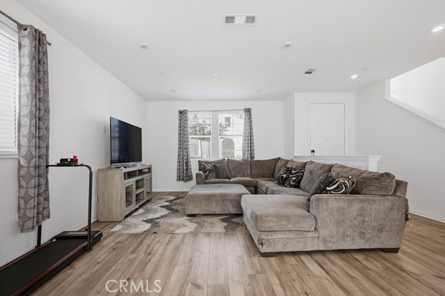 Detail Gallery Image 9 of 41 For 950 Helena Ridge, Lake Elsinore,  CA 92530 - 3 Beds | 2 Baths