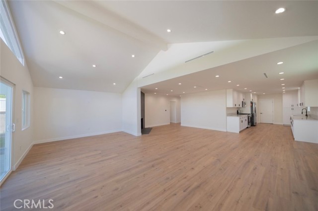 Detail Gallery Image 2 of 12 For 14727 Leadwell, Van Nuys,  CA 91405 - 3 Beds | 2/1 Baths