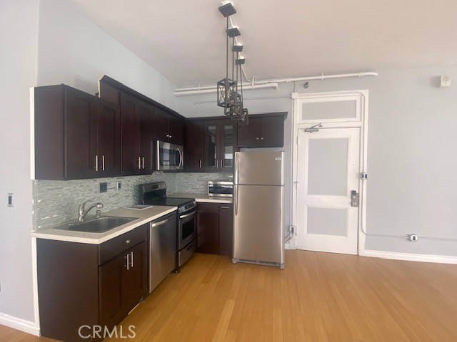 https://media.crmls.org/medias/3350dd32-3529-4390-8d64-078caf2600f9.jpg?preset=X-Large