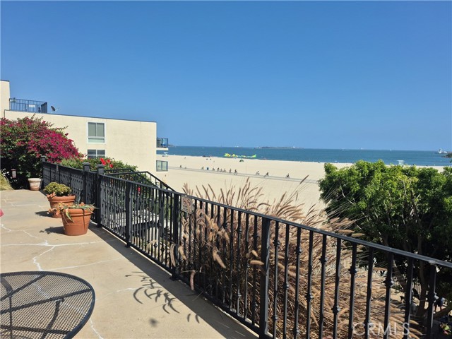 Detail Gallery Image 10 of 29 For 1030 E Ocean Bld #210,  Long Beach,  CA 90802 - 3 Beds | 2 Baths