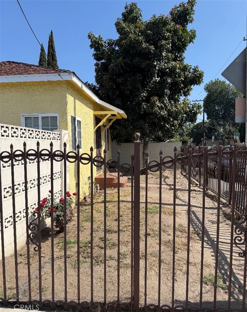 Duplex at 11415 California