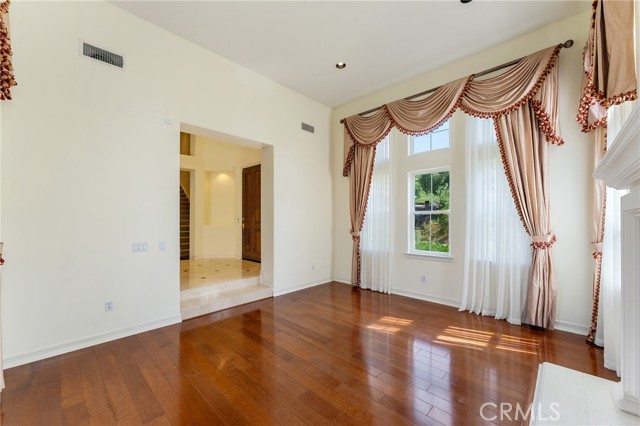 2528 N San Miguel Drive, Orange CA: https://media.crmls.org/medias/3351db58-3c8a-4b61-8e68-68a59946da97.jpg