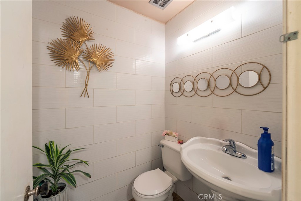 https://media.crmls.org/medias/3351df81-dd18-465a-85bd-518bd4cecca4.jpg?preset=X-Large