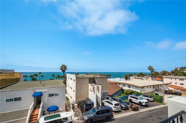 117 Santa Ana Lane, San Clemente CA: https://media.crmls.org/medias/33521c3f-b7fe-465a-9160-287be0fd93a4.jpg