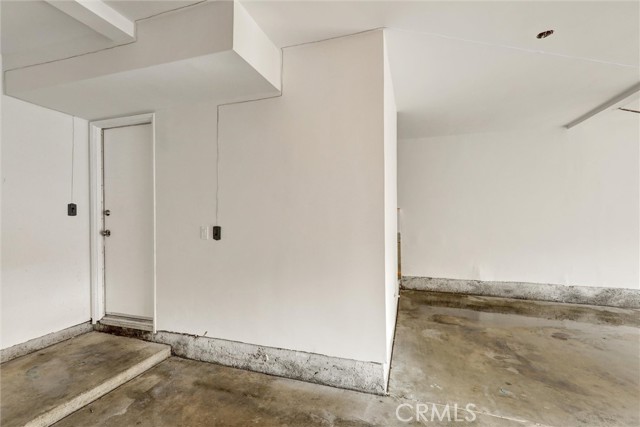 905 Powell Court, Costa Mesa CA: https://media.crmls.org/medias/33525b56-f978-45cb-b512-439edaadb190.jpg