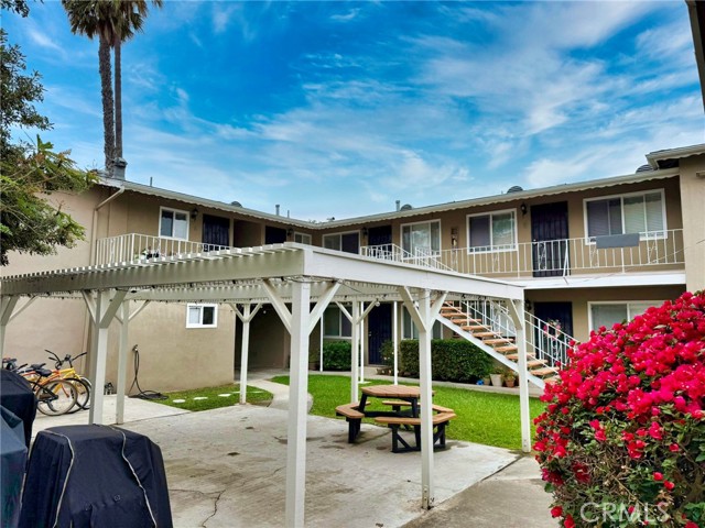 508 Huntington Street, Huntington Beach CA: https://media.crmls.org/medias/3352679d-d887-4f3e-ae44-2c6fac884020.jpg
