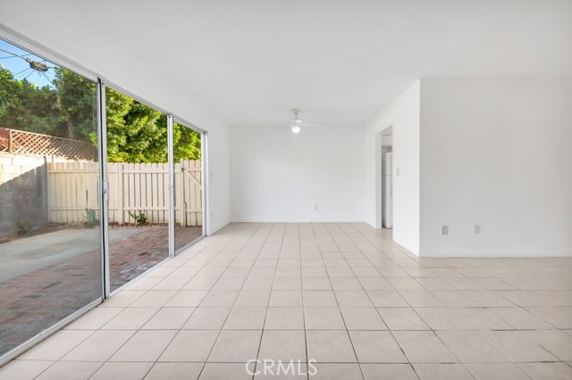 Detail Gallery Image 5 of 50 For 8100 Canby Ave #4,  Reseda,  CA 91335 - 2 Beds | 2 Baths