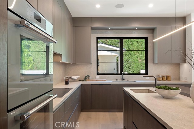 Detail Gallery Image 8 of 39 For 4625 Vesper Ave, Sherman Oaks,  CA 91403 - 5 Beds | 5/2 Baths
