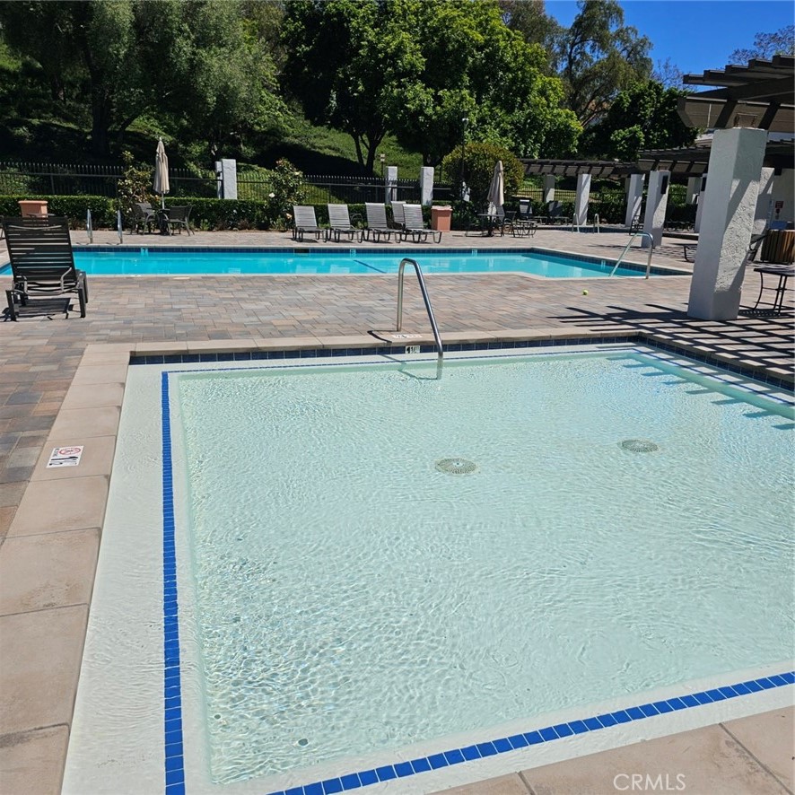 https://media.crmls.org/medias/3353669e-c0d3-4b34-a515-4e4d53175870.jpg?preset=X-Large