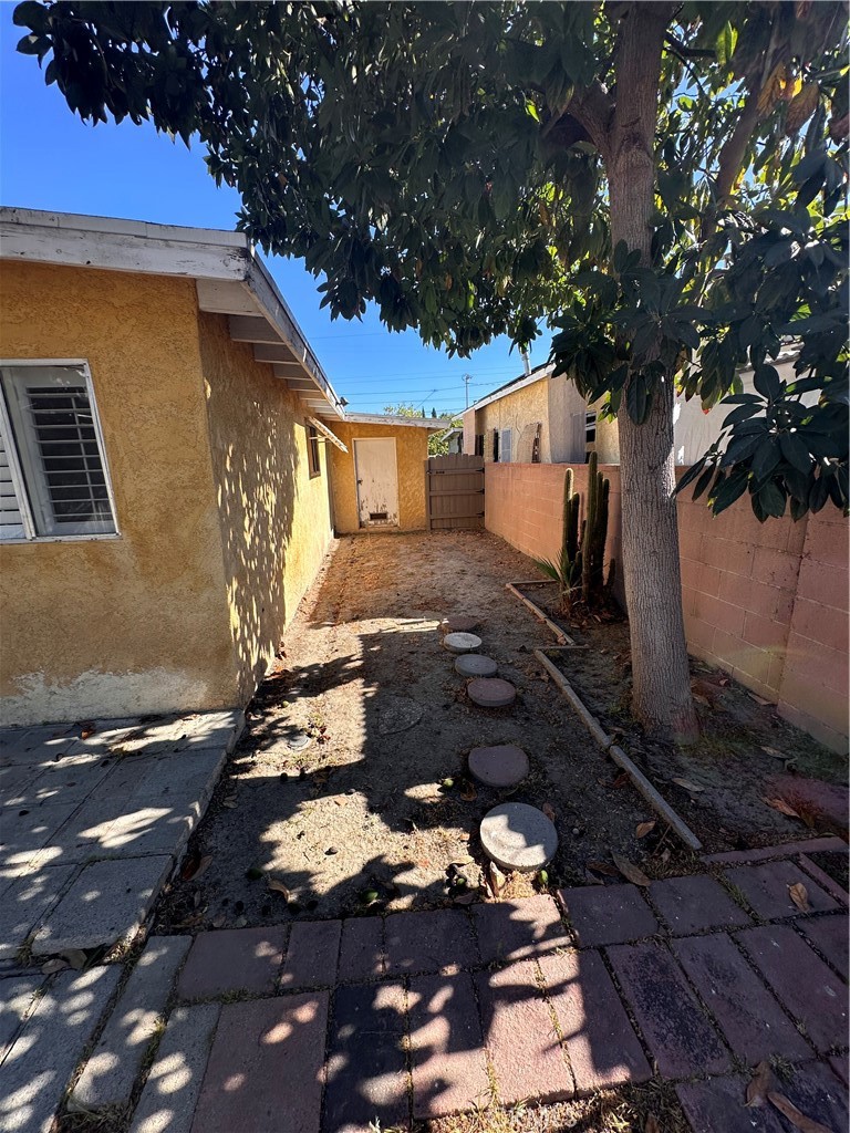 https://media.crmls.org/medias/335368f5-385c-4940-9c45-d1aa3afde1d7.jpg?preset=X-Large