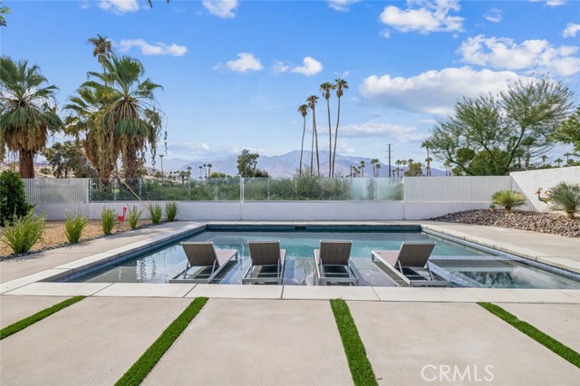 Detail Gallery Image 1 of 25 For 1811 Lawrence St, Palm Springs,  CA 92264 - 3 Beds | 2 Baths