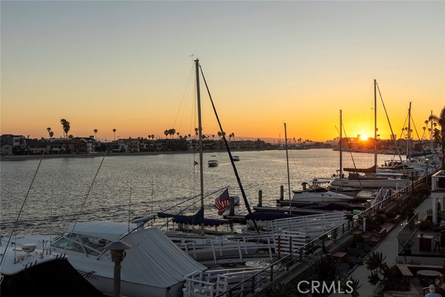 Detail Gallery Image 4 of 34 For 5903 E Corso Di Napoli, Long Beach,  CA 90803 - 4 Beds | 3 Baths