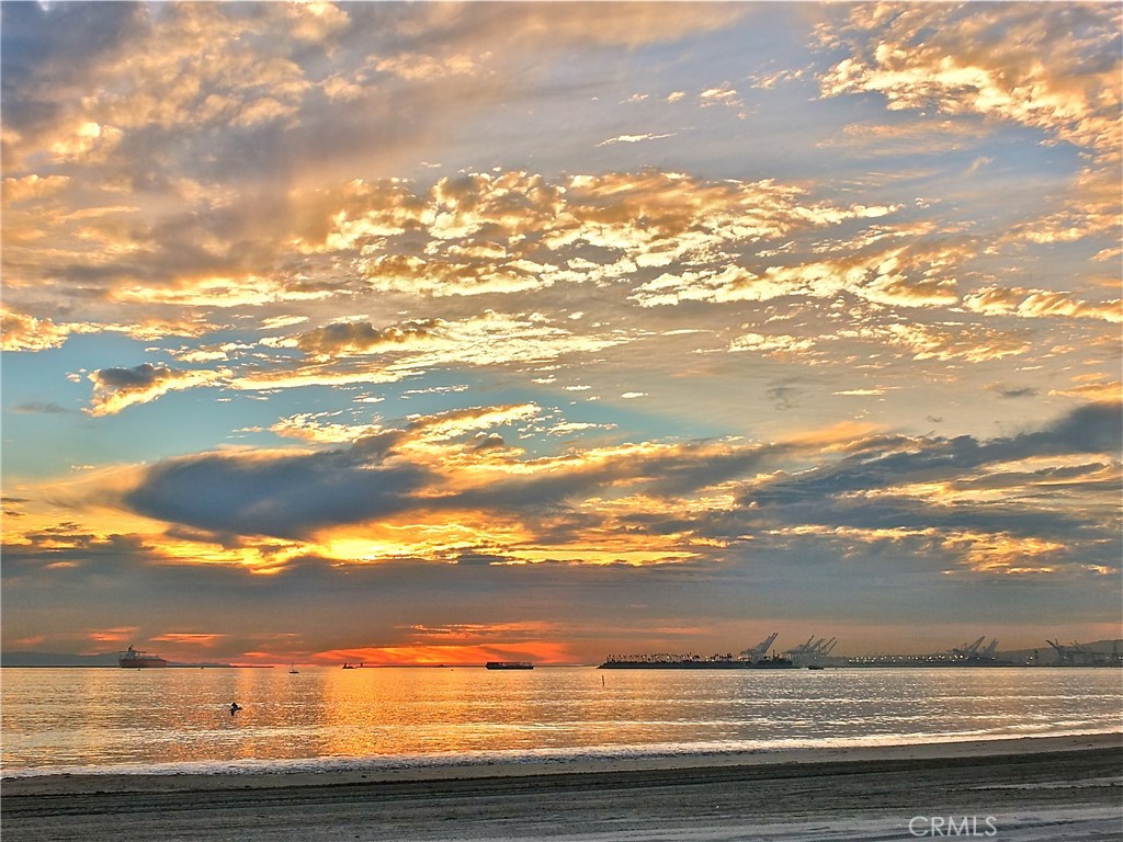 https://media.crmls.org/medias/335487df-cf3b-4385-8d9d-6e5ea0036949.jpg?preset=X-Large