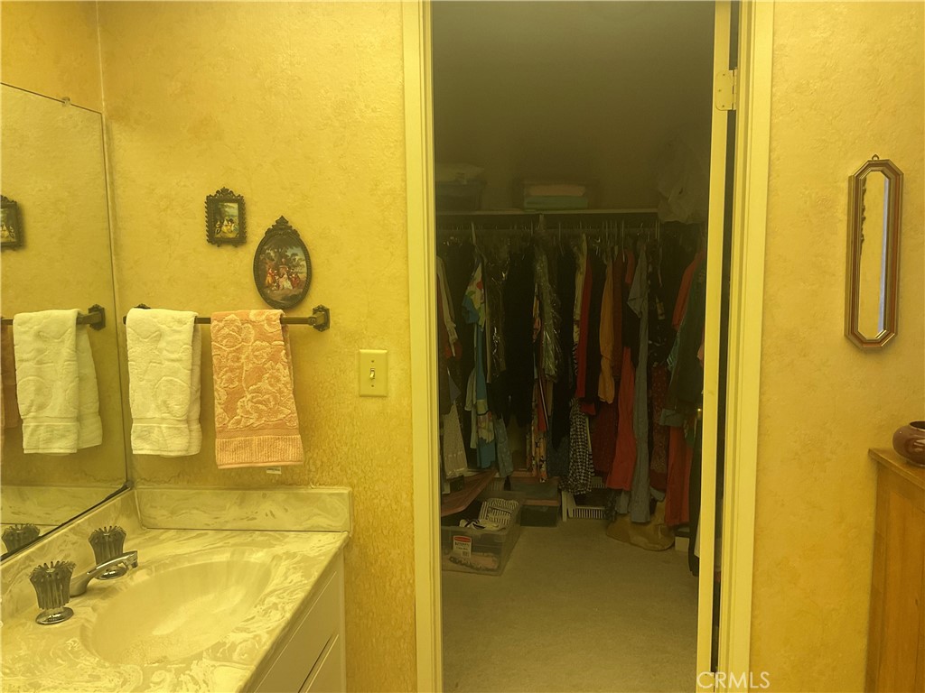 https://media.crmls.org/medias/335497cd-2b3e-41d9-82ab-34a4ac12e16e.jpg?preset=X-Large