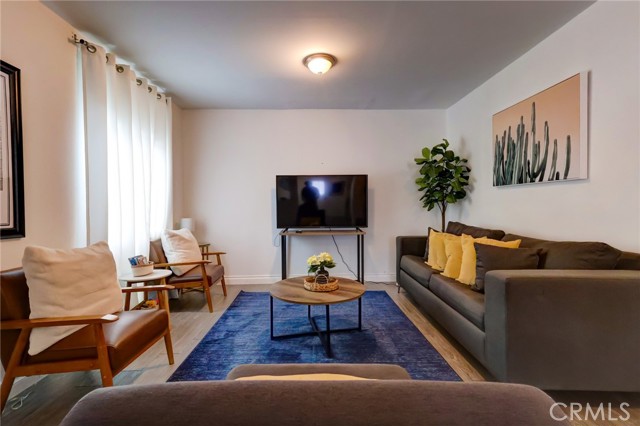 Detail Gallery Image 9 of 42 For 710 Larch St #1/2,  Inglewood,  CA 90301 - 1 Beds | 1 Baths