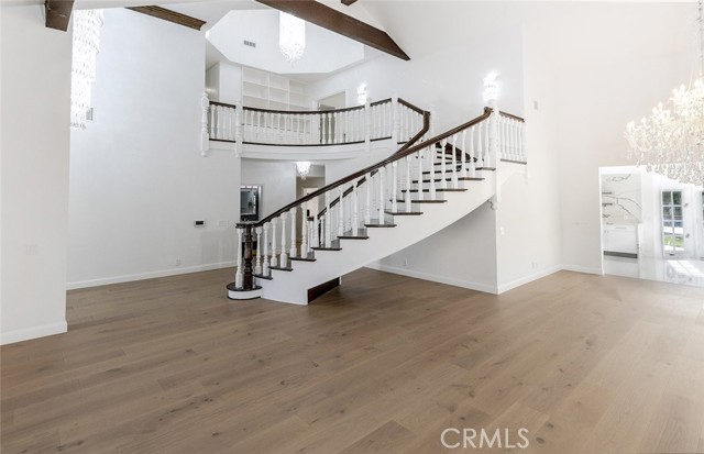 Detail Gallery Image 13 of 74 For 6037 Little Oak Ln, Woodland Hills,  CA 91367 - 5 Beds | 5 Baths