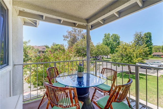 925 Ave Majorca, Laguna Woods CA: https://media.crmls.org/medias/3355cc7a-bfb8-4a2a-8329-f39e4ae5ae7a.jpg