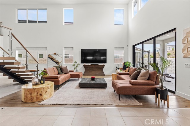 Detail Gallery Image 8 of 74 For 27526 Elderberry Dr, Valencia,  CA 91381 - 5 Beds | 5/1 Baths