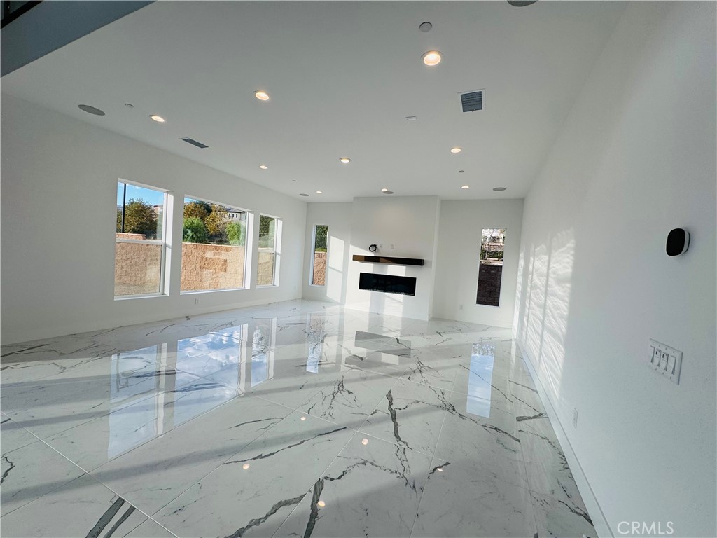 MLS #SR25243778 image #3