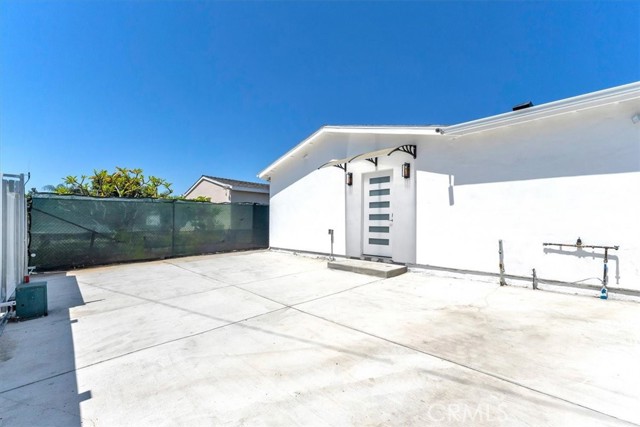 7865 Chastain Avenue, Reseda CA: https://media.crmls.org/medias/3357a42a-c4bb-4acb-9926-440e2c2b3a93.jpg