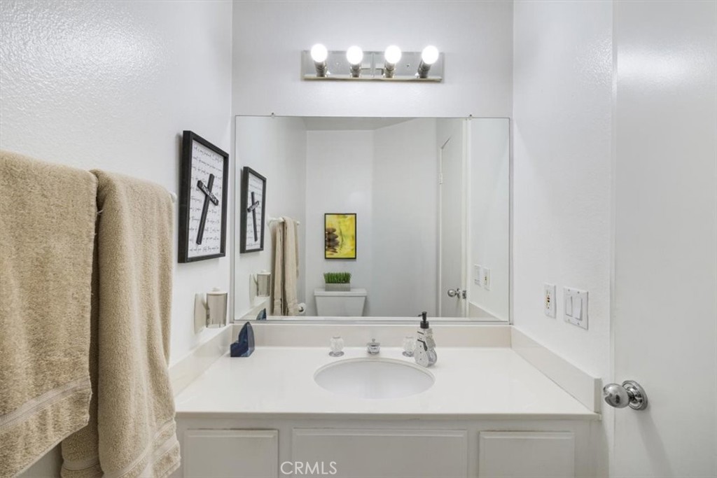 https://media.crmls.org/medias/33582f2d-6e8a-43a4-9222-f0f3cde974f8.jpg?preset=X-Large
