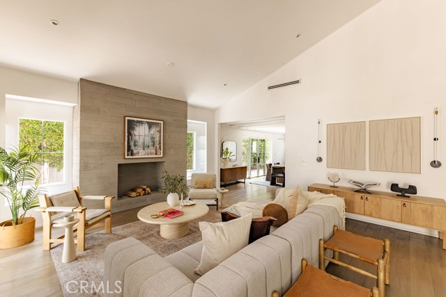 Detail Gallery Image 4 of 28 For 4128 Baywood St, Los Angeles,  CA 90039 - 4 Beds | 3 Baths