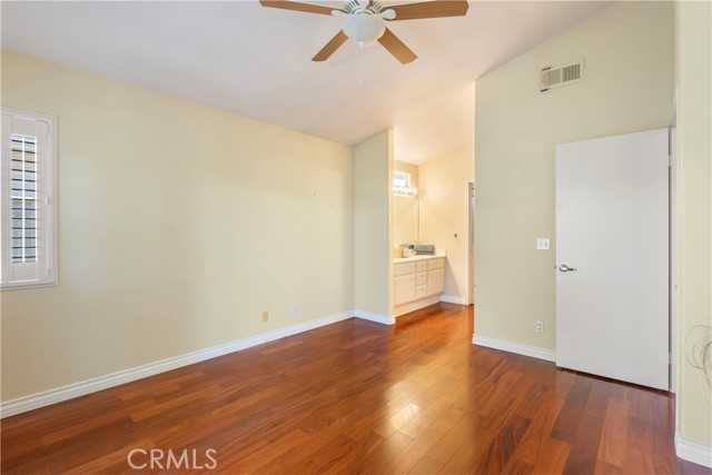 23998 Via Astuto, Murrieta CA: https://media.crmls.org/medias/33592ec6-92eb-4360-bccd-f6be7dfbbbf6.jpg
