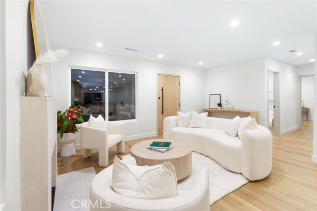 Detail Gallery Image 9 of 25 For 3776 West Bld, Los Angeles,  CA 90016 - 3 Beds | 2 Baths