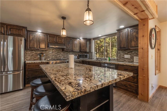 Detail Gallery Image 15 of 53 For 42518 Gold Rush Dr, Big Bear Lake,  CA 92315 - 5 Beds | 6/2 Baths