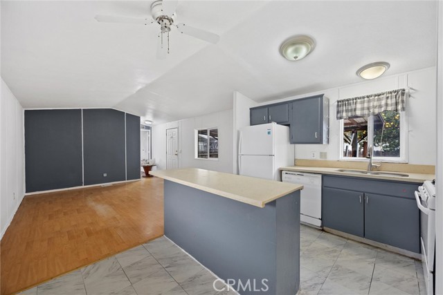 Detail Gallery Image 18 of 31 For 14035 Rosedale Hwy #7,  Bakersfield,  CA 93314 - 2 Beds | 2 Baths