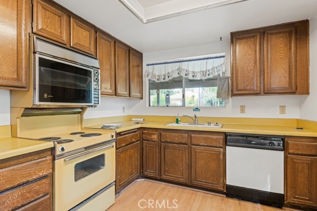 Detail Gallery Image 9 of 23 For 521 Bond, Redlands,  CA 92373 - 4 Beds | 2 Baths