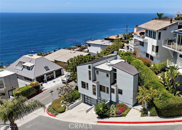 683 Alta Vista Way, Laguna Beach CA: https://media.crmls.org/medias/335a1085-922c-44e5-9e13-527e49b6b608.jpg