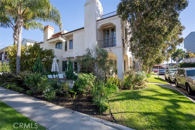 Detail Gallery Image 2 of 37 For 500 Goldenrod Ave, Corona Del Mar,  CA 92625 - 3 Beds | 2/1 Baths