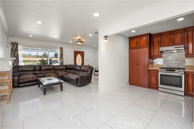 Detail Gallery Image 9 of 45 For 1414 E Thackery, West Covina,  CA 91791 - 4 Beds | 2 Baths