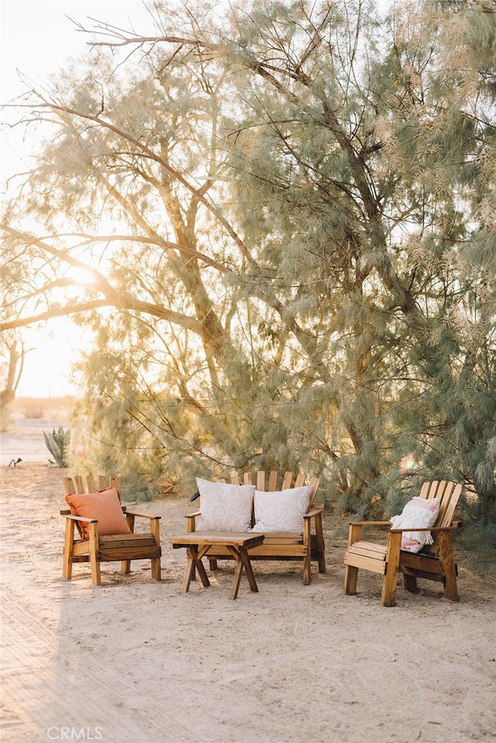 https://media.crmls.org/medias/335c17dc-3f53-4b02-89e9-f6558ad5e604.jpg?preset=X-Large