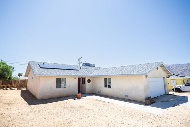 6025 Abronia Avenue, 29 Palms CA: https://media.crmls.org/medias/335c5a5b-1bc4-4455-abd3-81c44196b604.jpg