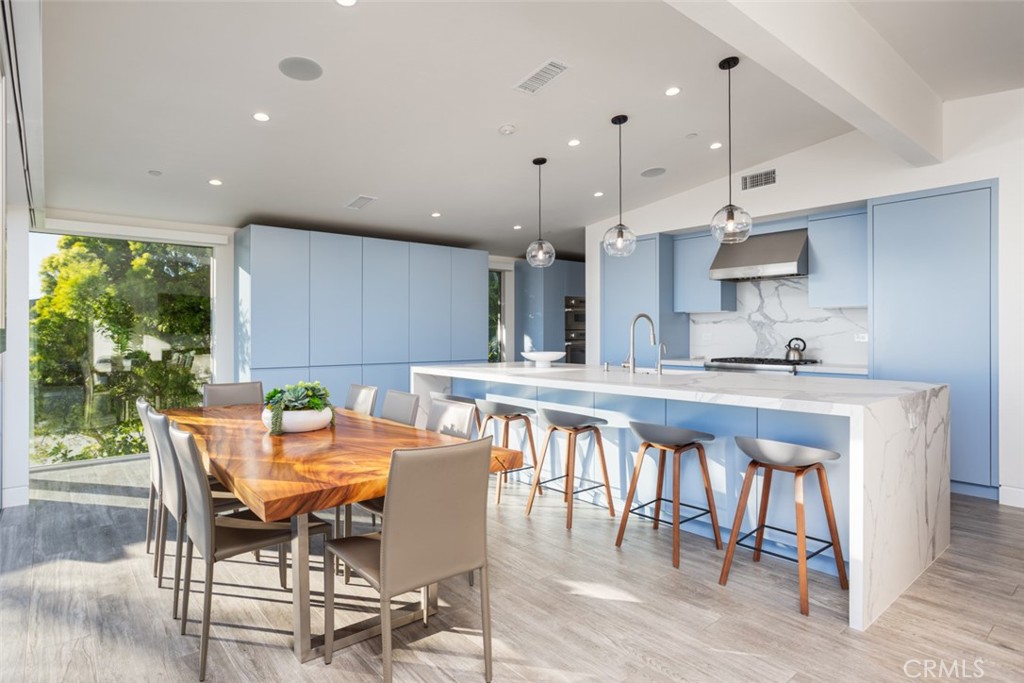 335c6b26 Ff7e 43bc 869a 290983652822