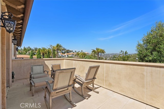 35 Shoreline Drive, Dana Point CA: https://media.crmls.org/medias/335cb322-e0d1-4027-9ae5-41c83dc729e1.jpg
