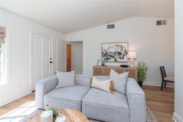 Detail Gallery Image 8 of 40 For 23405 Gaucho Ct, Valencia,  CA 91355 - 2 Beds | 2 Baths